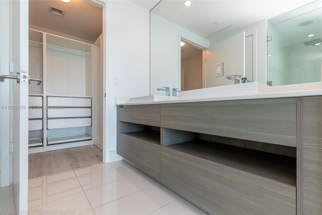 For Rent: $4,400 (2 beds, 2 baths, 1095 Square Feet)