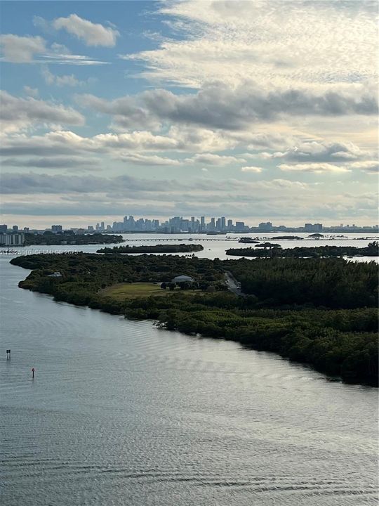 For Rent: $3,200 (1 beds, 1 baths, 762 Square Feet)