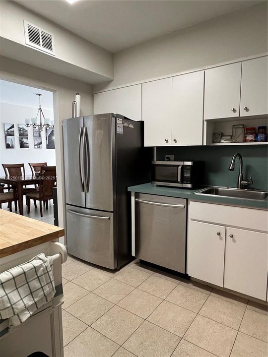 For Rent: $3,200 (1 beds, 1 baths, 762 Square Feet)