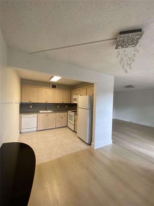 На продажу: $180,000 (2 спален, 2 ванн, 1002 Квадратных фут)