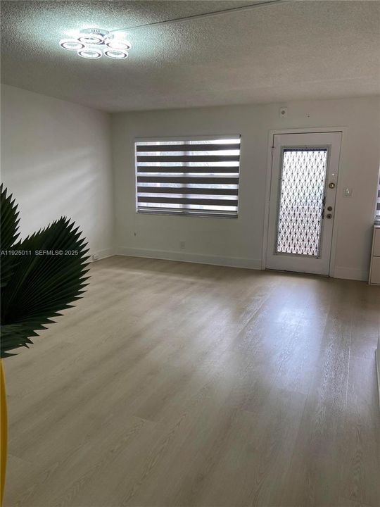 На продажу: $180,000 (2 спален, 2 ванн, 1002 Квадратных фут)