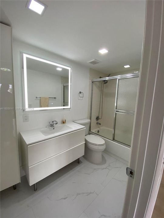 На продажу: $180,000 (2 спален, 2 ванн, 1002 Квадратных фут)