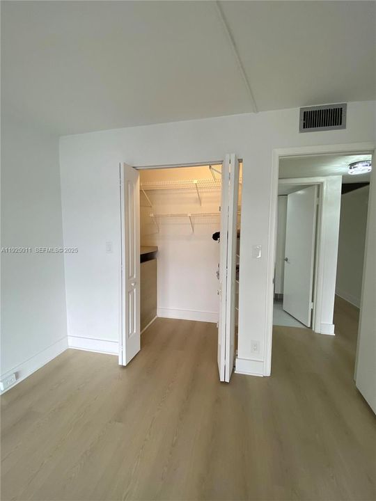 На продажу: $180,000 (2 спален, 2 ванн, 1002 Квадратных фут)