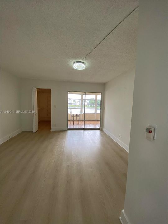 На продажу: $180,000 (2 спален, 2 ванн, 1002 Квадратных фут)