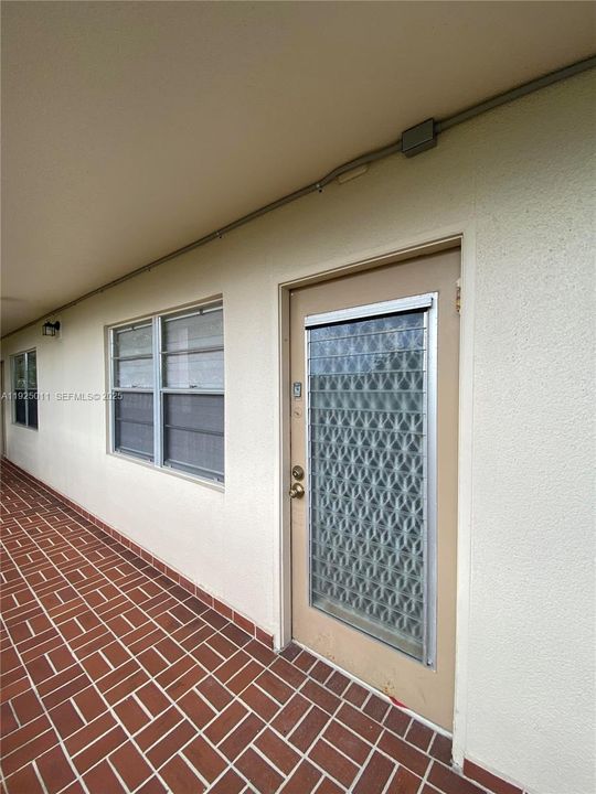 На продажу: $180,000 (2 спален, 2 ванн, 1002 Квадратных фут)