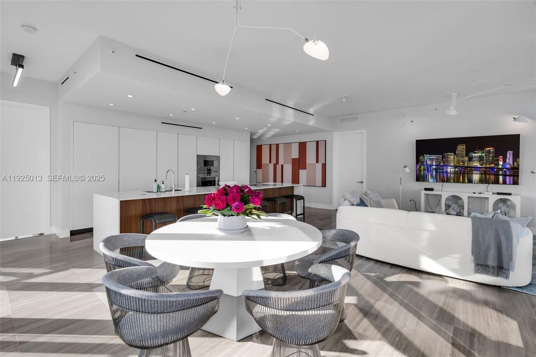 For Rent: $25,000 (3 beds, 3 baths, 2133 Square Feet)