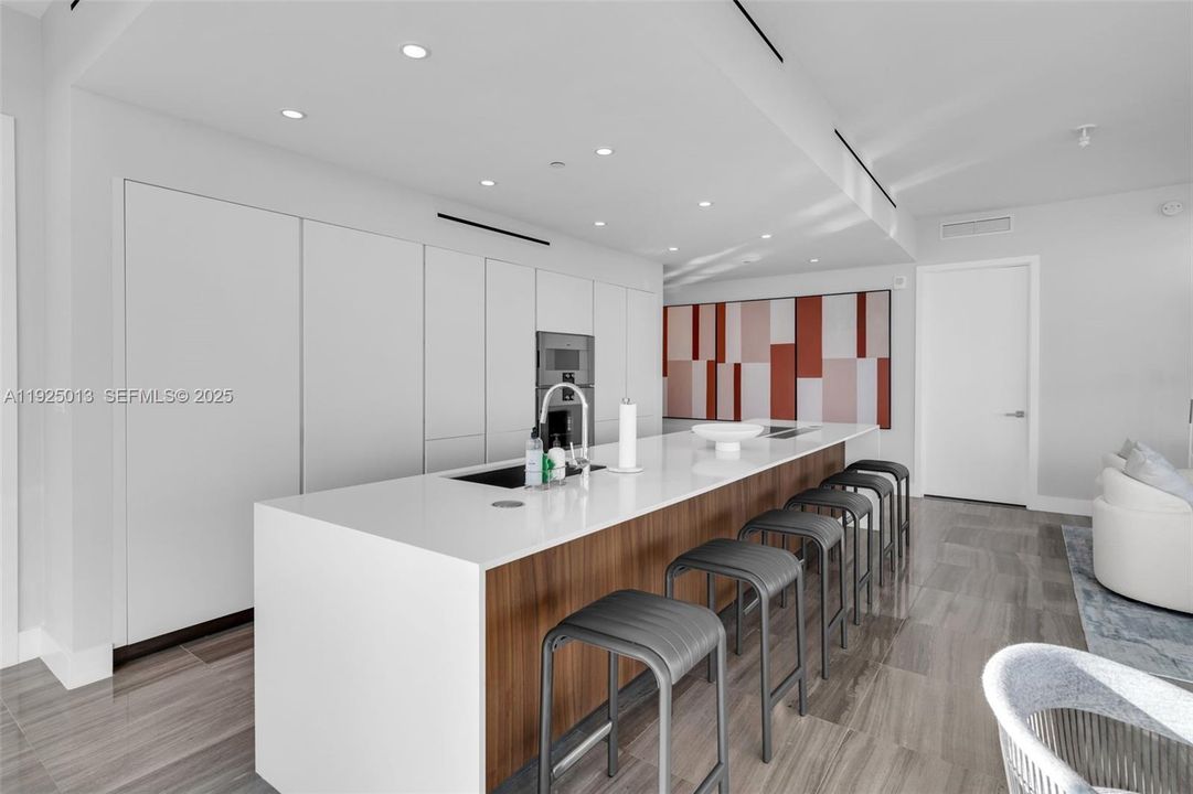 For Rent: $25,000 (3 beds, 3 baths, 2133 Square Feet)