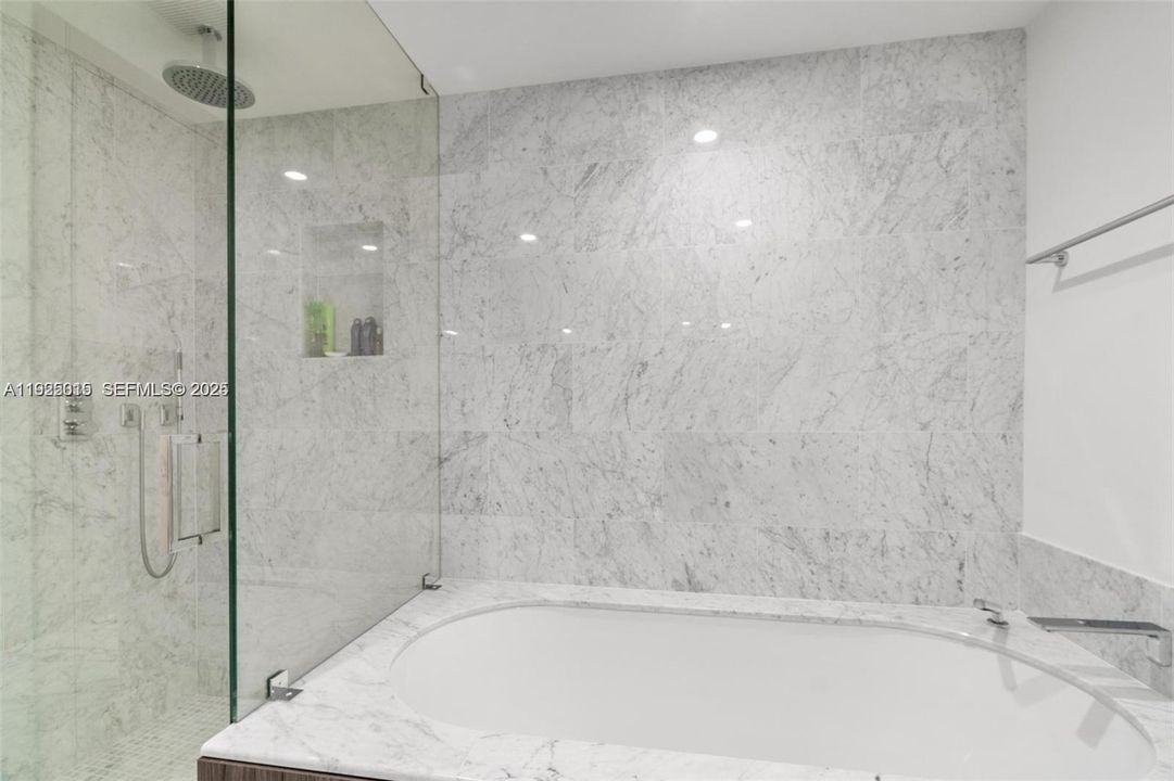 For Sale: $860,000 (1 beds, 1 baths, 839 Square Feet)