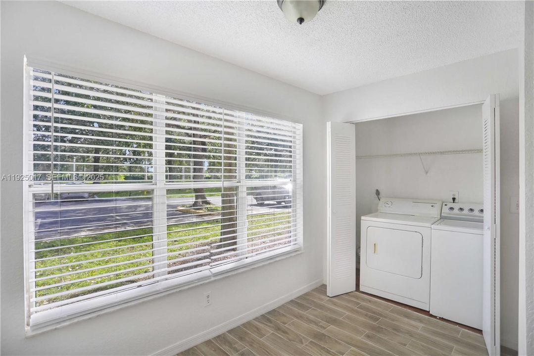 For Rent: $1,850 (1 beds, 1 baths, 1353 Square Feet)