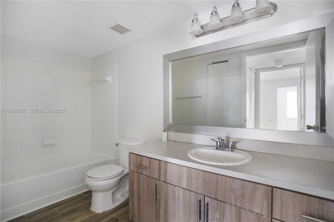 For Rent: $1,850 (1 beds, 1 baths, 1353 Square Feet)