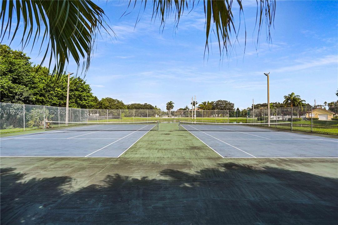 For Rent: $1,850 (1 beds, 1 baths, 1353 Square Feet)