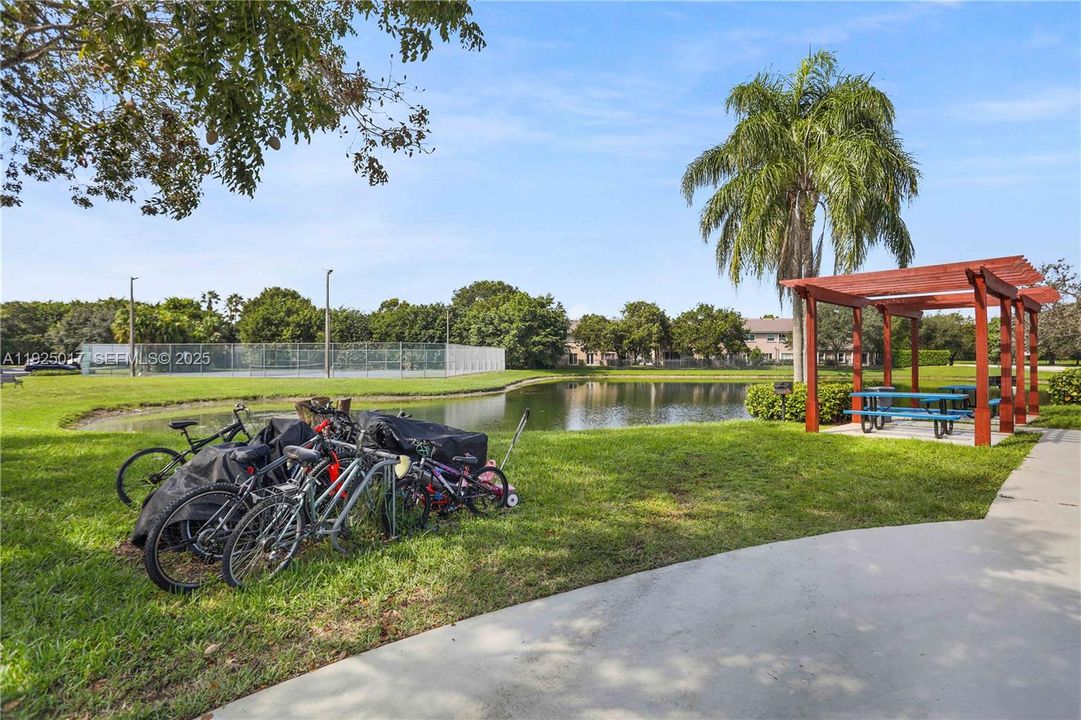 For Rent: $1,850 (1 beds, 1 baths, 1353 Square Feet)