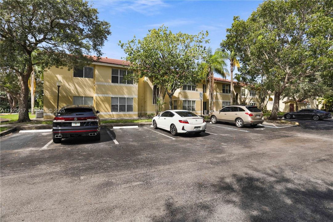 For Rent: $1,850 (1 beds, 1 baths, 1353 Square Feet)