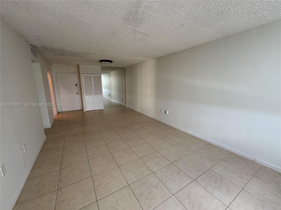 For Rent: $2,750 (2 beds, 2 baths, 1320 Square Feet)