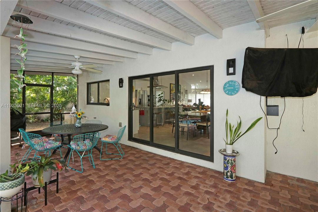 For Sale: $1,149,900 (3 beds, 2 baths, 1834 Square Feet)