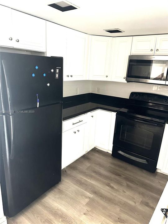 For Sale: $370,000 (3 beds, 2 baths, 1328 Square Feet)