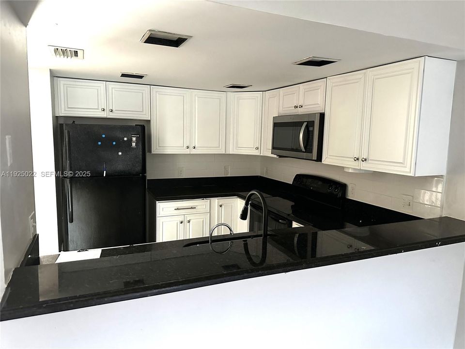 For Sale: $370,000 (3 beds, 2 baths, 1328 Square Feet)