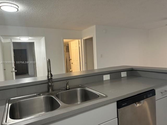 For Rent: $2,200 (2 beds, 2 baths, 1060 Square Feet)