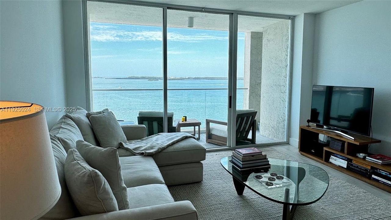 For Rent: $3,750 (2 beds, 2 baths, 960 Square Feet)