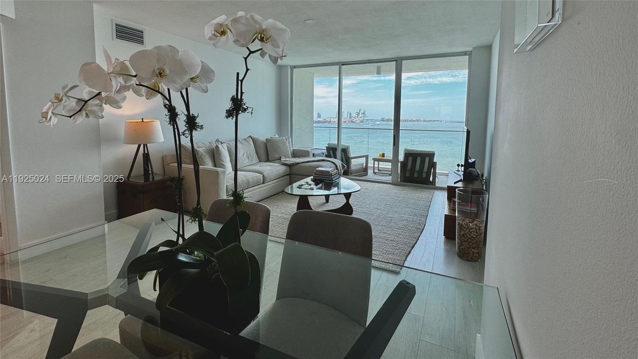 For Rent: $3,750 (2 beds, 2 baths, 960 Square Feet)