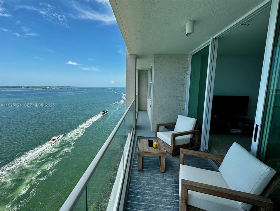 For Rent: $3,750 (2 beds, 2 baths, 960 Square Feet)