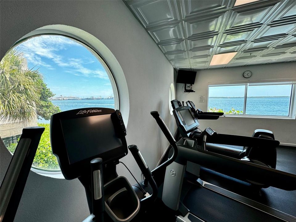 For Rent: $3,750 (2 beds, 2 baths, 960 Square Feet)