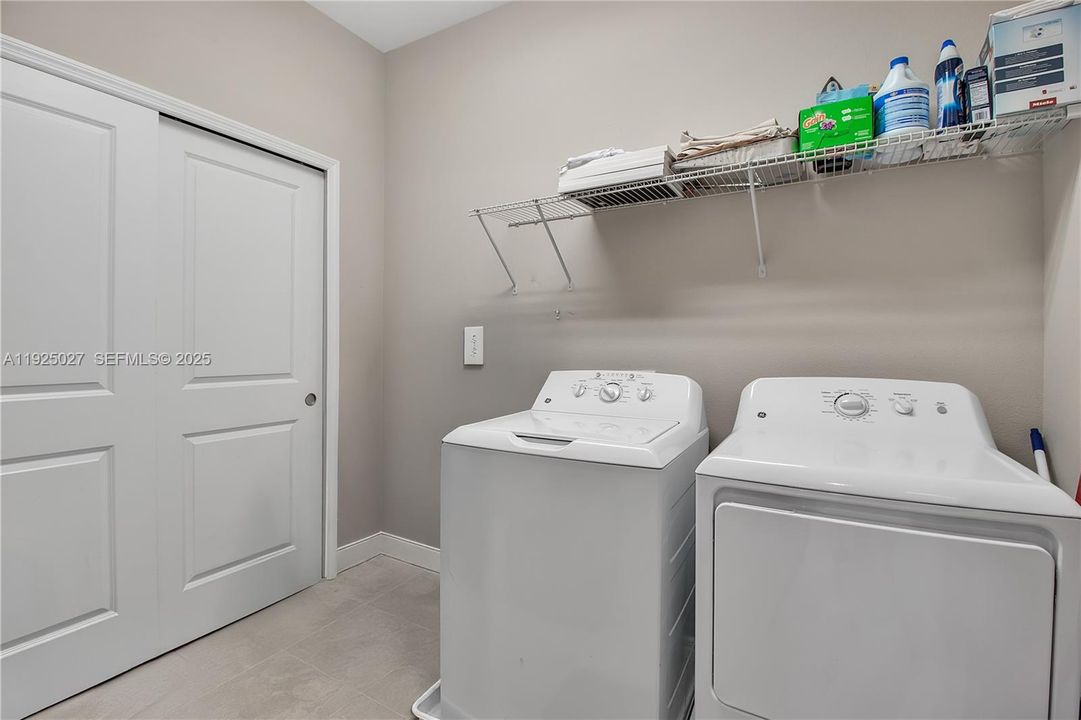 На продажу: $390,000 (2 спален, 2 ванн, 0 Квадратных фут)