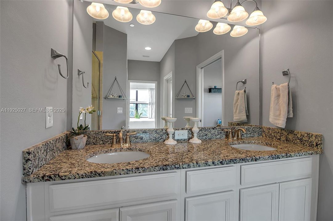 На продажу: $390,000 (2 спален, 2 ванн, 0 Квадратных фут)