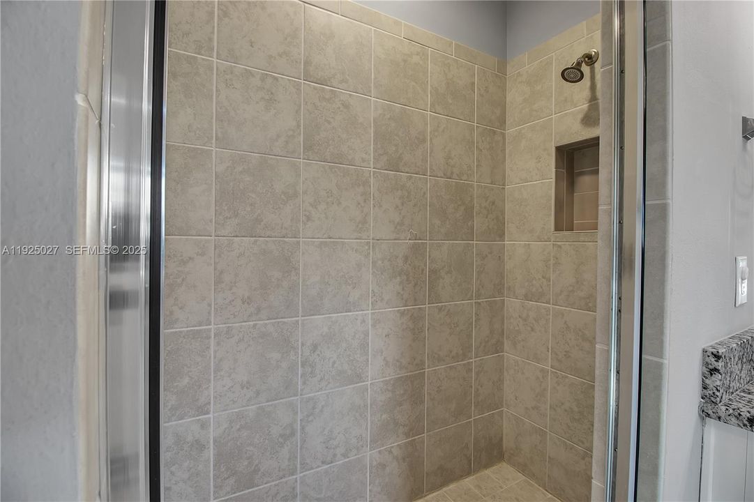 На продажу: $390,000 (2 спален, 2 ванн, 0 Квадратных фут)