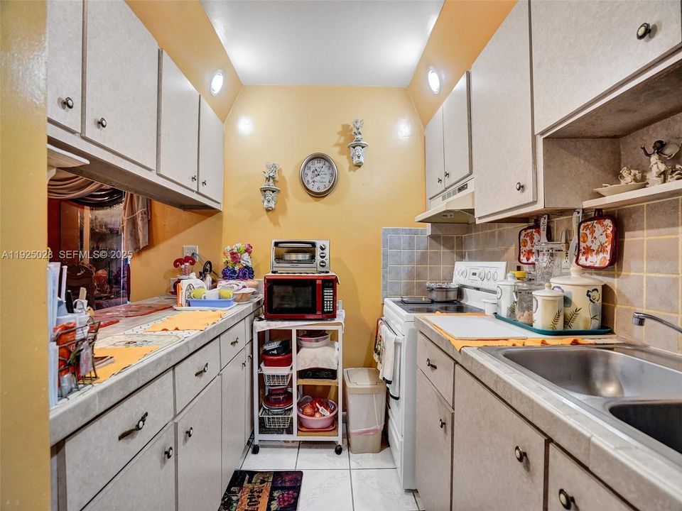 For Sale: $340,000 (3 beds, 1 baths, 1406 Square Feet)