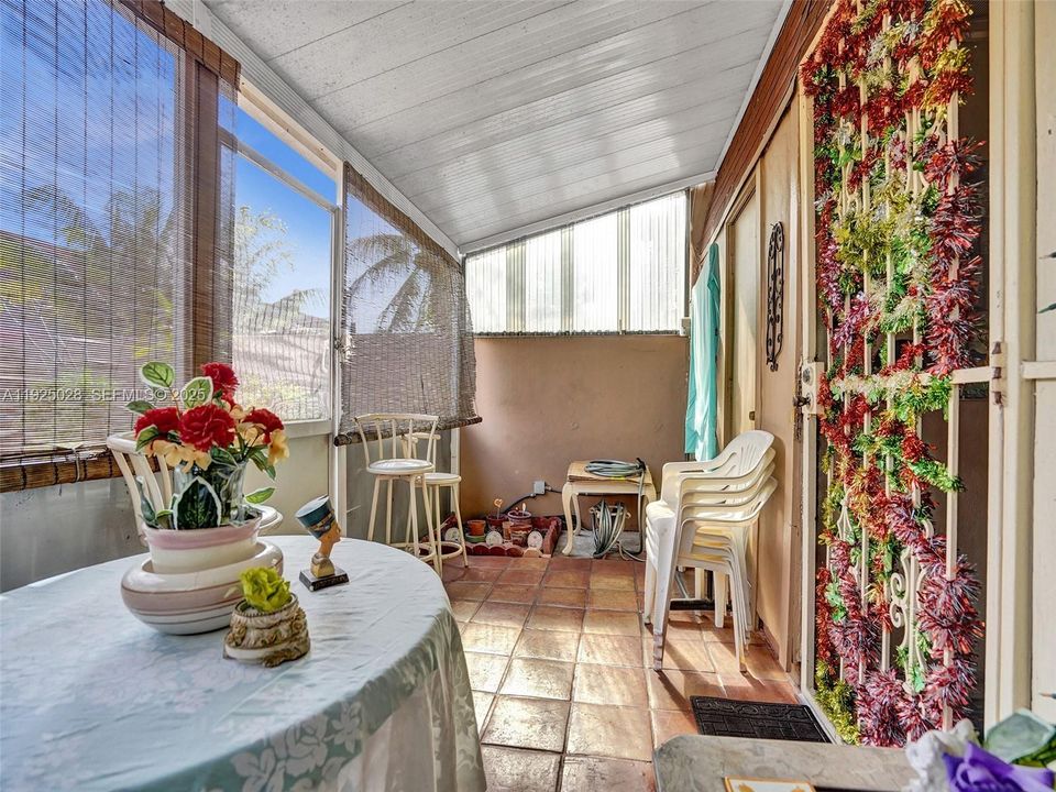 For Sale: $340,000 (3 beds, 1 baths, 1406 Square Feet)