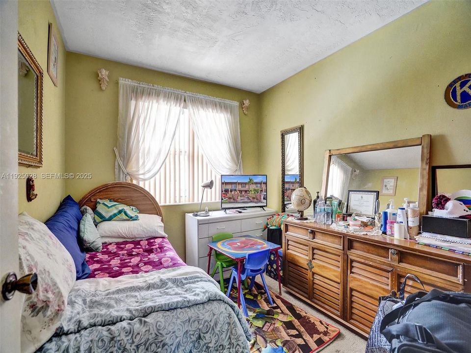 For Sale: $340,000 (3 beds, 1 baths, 1406 Square Feet)