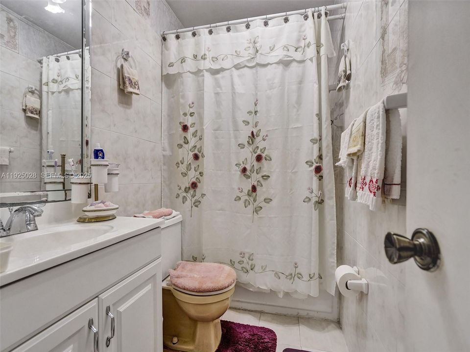 For Sale: $340,000 (3 beds, 1 baths, 1406 Square Feet)