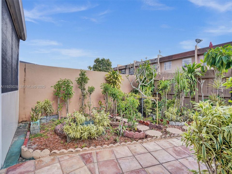 For Sale: $340,000 (3 beds, 1 baths, 1406 Square Feet)