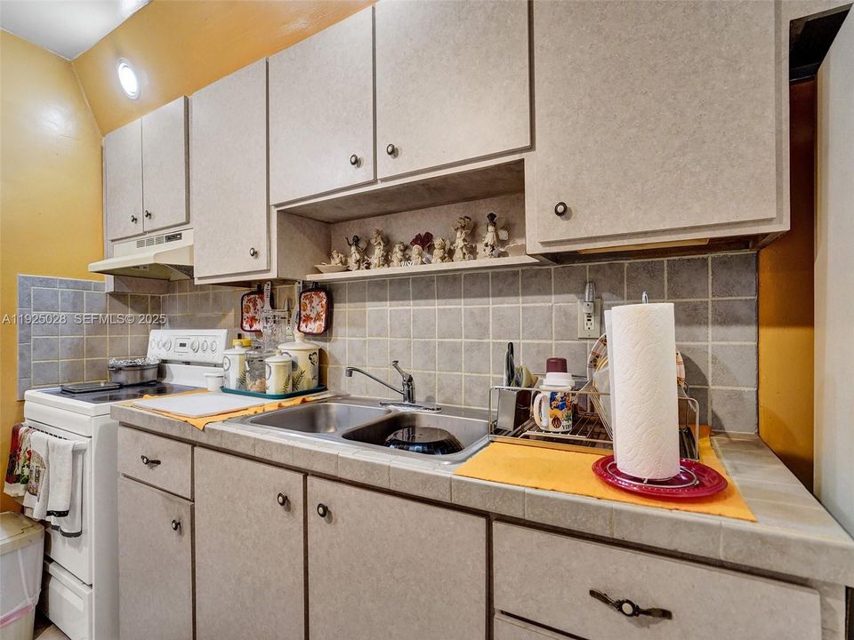 For Sale: $340,000 (3 beds, 1 baths, 1406 Square Feet)