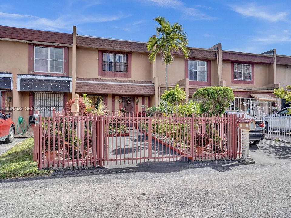For Sale: $340,000 (3 beds, 1 baths, 1406 Square Feet)