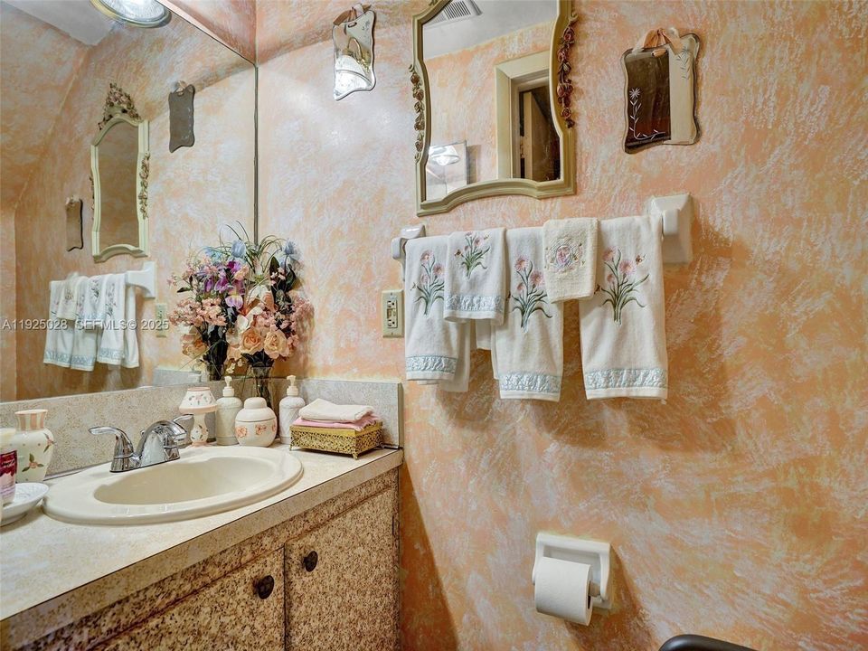 For Sale: $340,000 (3 beds, 1 baths, 1406 Square Feet)