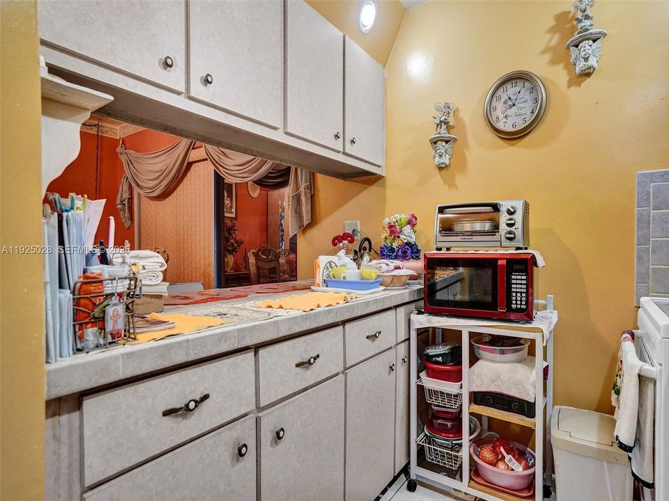 For Sale: $340,000 (3 beds, 1 baths, 1406 Square Feet)