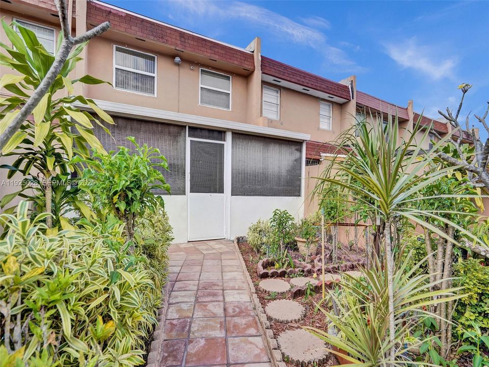 For Sale: $340,000 (3 beds, 1 baths, 1406 Square Feet)