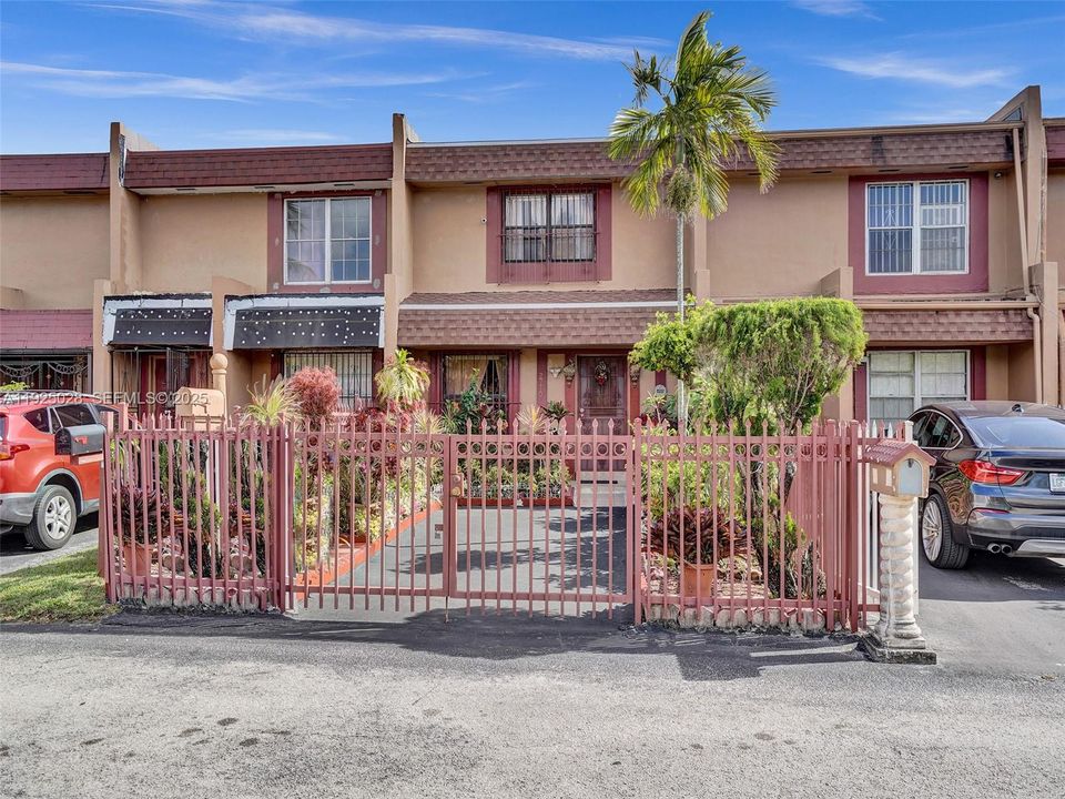 For Sale: $340,000 (3 beds, 1 baths, 1406 Square Feet)