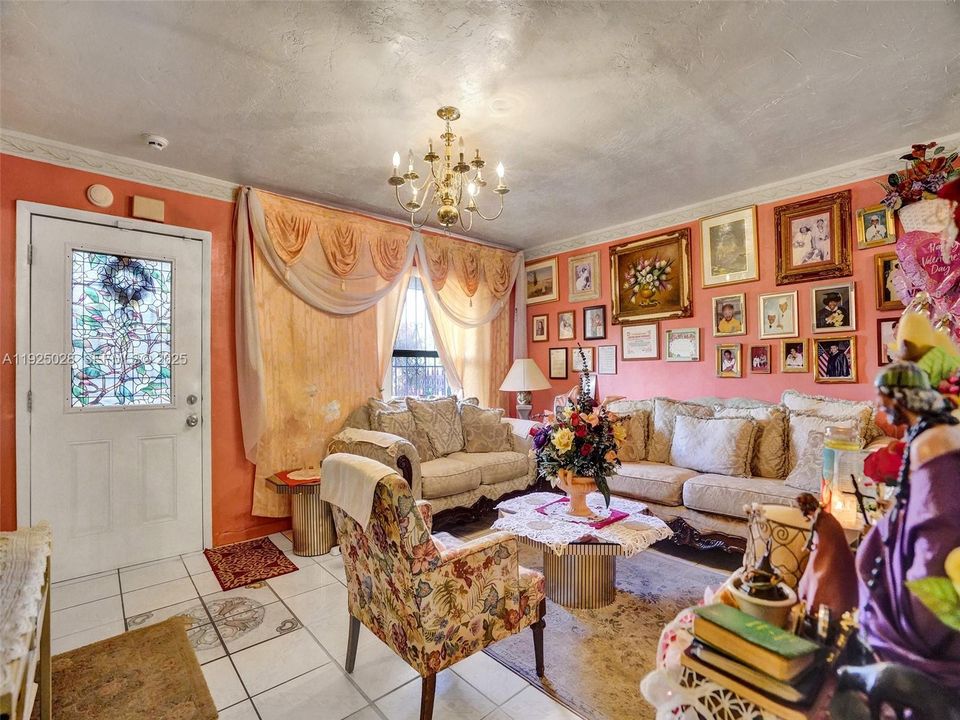 For Sale: $340,000 (3 beds, 1 baths, 1406 Square Feet)