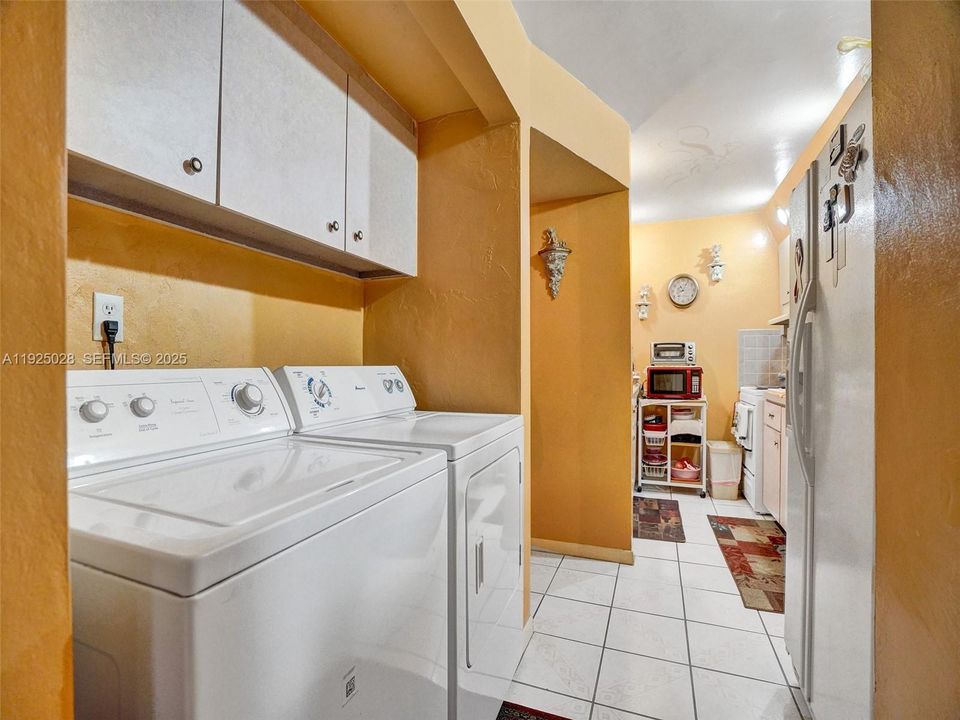 For Sale: $340,000 (3 beds, 1 baths, 1406 Square Feet)