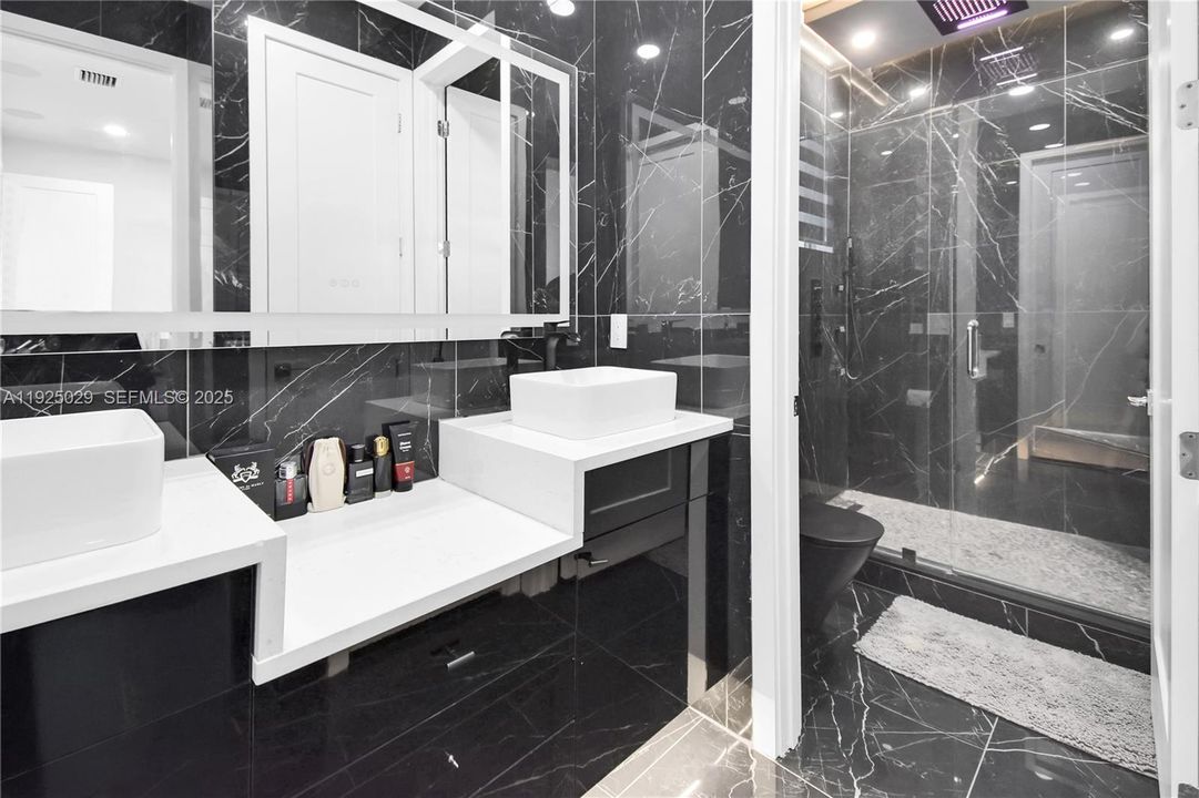 En Venta: $3,290,000 (6 camas, 4 baños, 5216 Pies cuadrados)