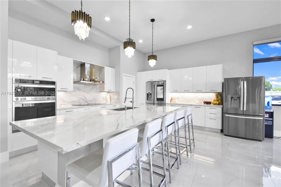 En Venta: $3,290,000 (6 camas, 4 baños, 5216 Pies cuadrados)