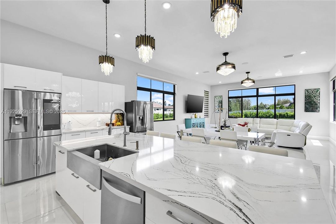 En Venta: $3,290,000 (6 camas, 4 baños, 5216 Pies cuadrados)