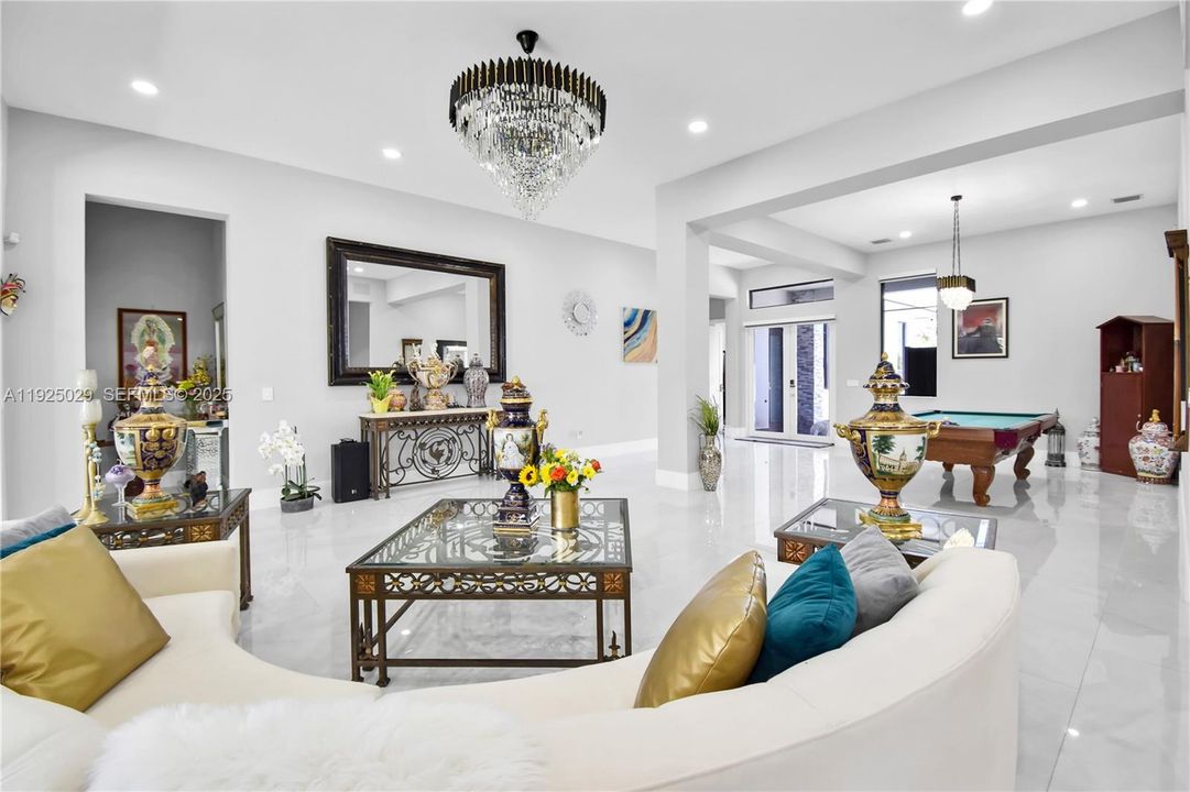 En Venta: $3,290,000 (6 camas, 4 baños, 5216 Pies cuadrados)