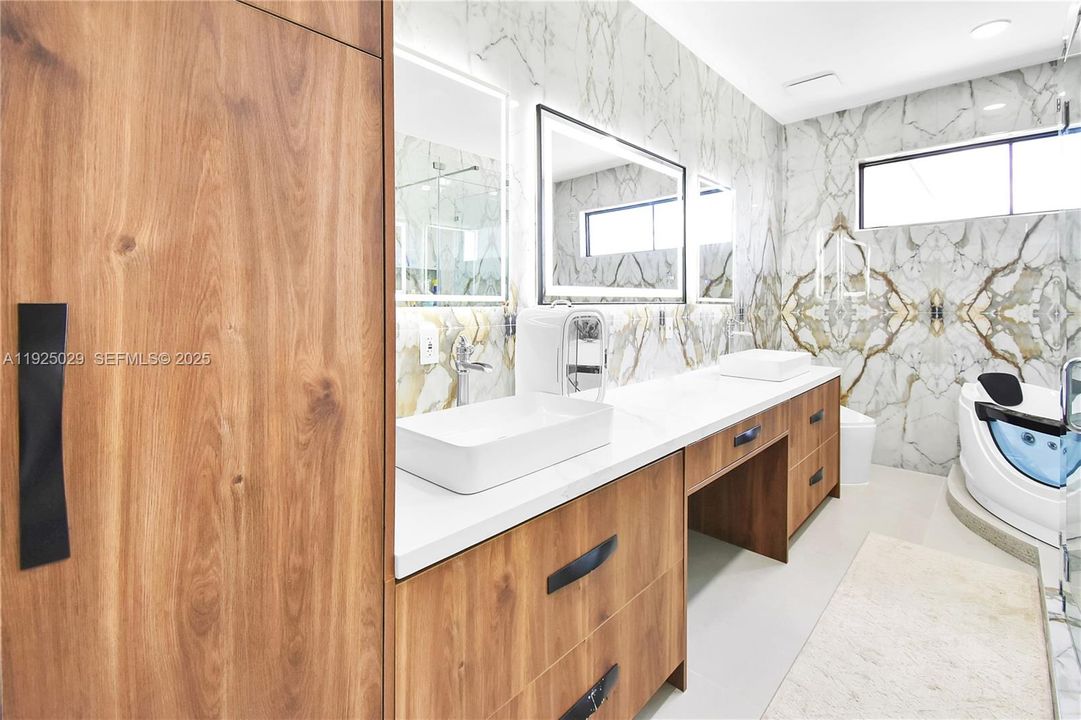 En Venta: $3,290,000 (6 camas, 4 baños, 5216 Pies cuadrados)