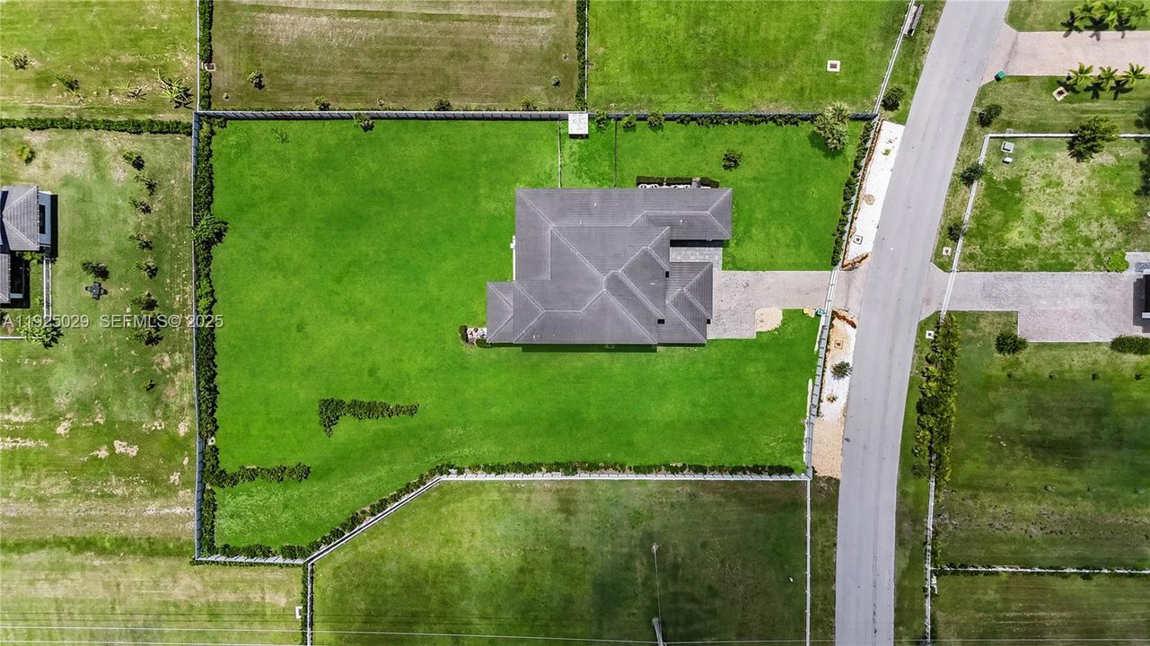 En Venta: $3,290,000 (6 camas, 4 baños, 5216 Pies cuadrados)