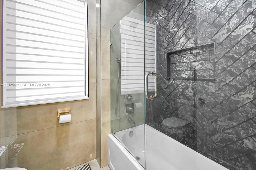 En Venta: $3,290,000 (6 camas, 4 baños, 5216 Pies cuadrados)