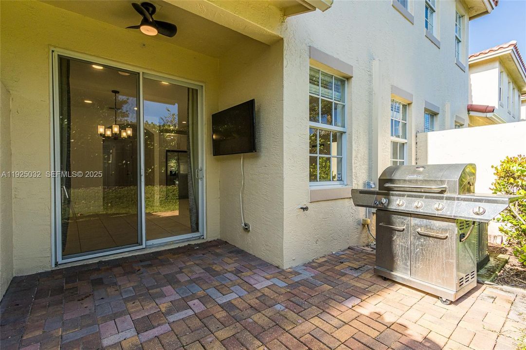 En Venta: $550,000 (3 camas, 2 baños, 1674 Pies cuadrados)